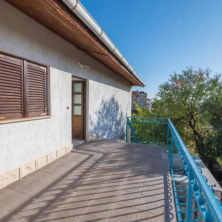 3 Bedroom Amazing In Apartment *